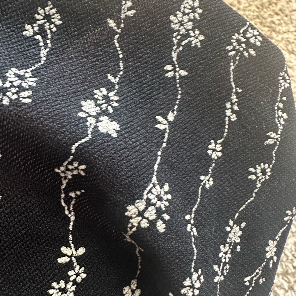 Y2K Black and White Floral Crop Top - Picture 5 of 6